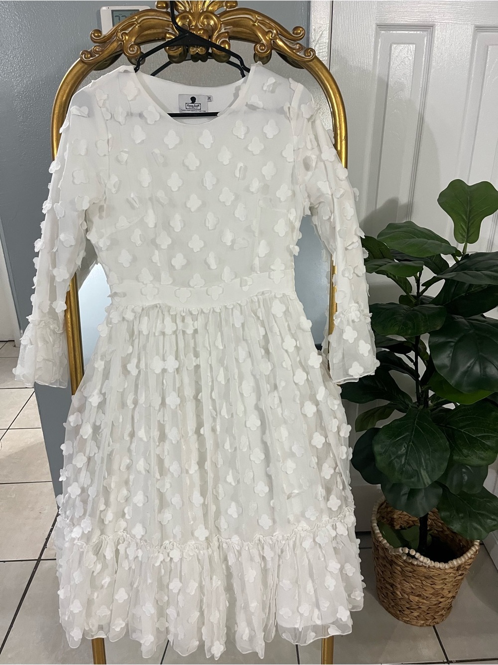 Dainty Jewells White Floral Appliqué Long-Sleeve Party Dress